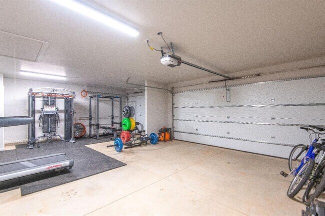 Building Photo - 2244 E Kellan Ct Terrace