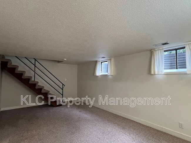 Building Photo - 6642 Holcomb Cir