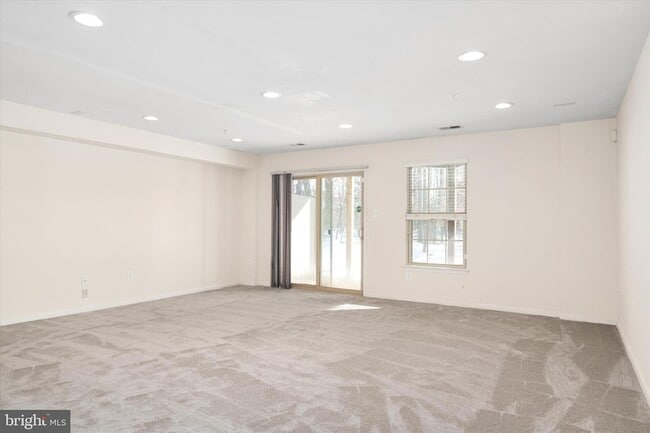 Building Photo - 7627 Hamilton Xing