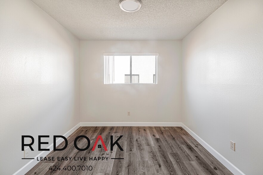 Building Photo - 12883 San Fernando Rd