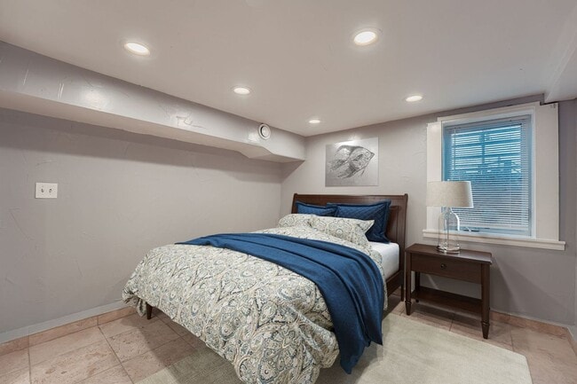 Building Photo - Stylish Home in the Heart of Highland with...