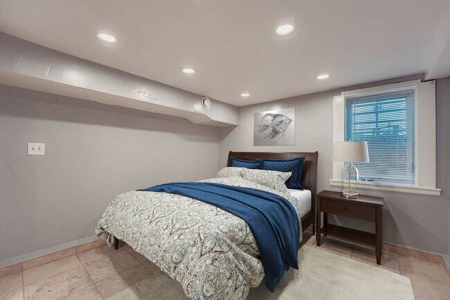 Building Photo - Stylish Home in the Heart of Highland with Detached Garage & Mother-in-Law Suite