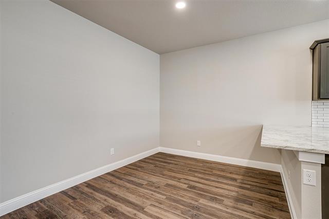 Building Photo - 544 Lake Point Dr