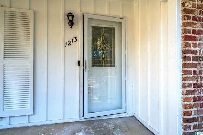 Building Photo - 1213 Oakwood St