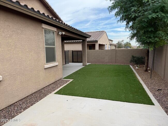 Building Photo - 21217 W Granada Rd