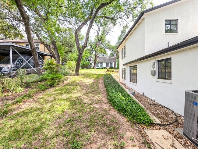 Building Photo - 1111 Reagan Terrace
