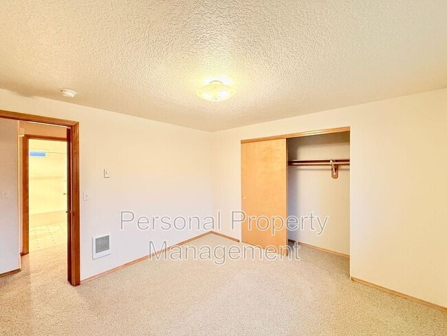 Building Photo - 3360 L St