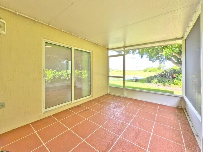 Building Photo - 1583 Presidio Dr