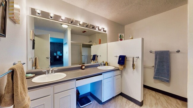 Building Photo - 555 E 10th Ave