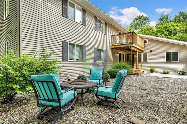 Building Photo - BEAUTIFUL 3 BEDROOM IN ALTO!