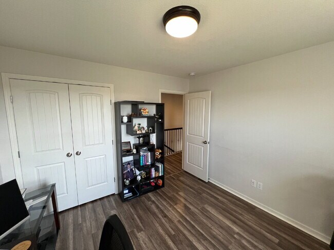 Building Photo - Beautiful 4 Bedroom/2.5 Bath Home *AVAILABLE MAY 15th*