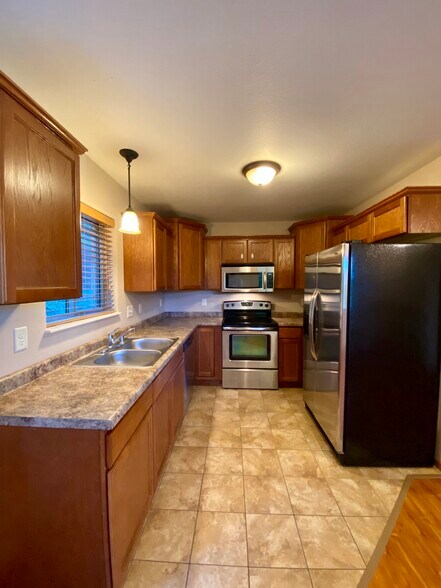Building Photo - 3809 Cliffside Dr