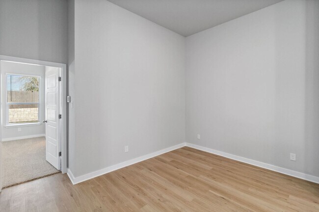 Building Photo - 243 Nespral Dr