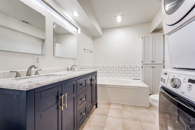 Building Photo - 812 Driftwood Dr