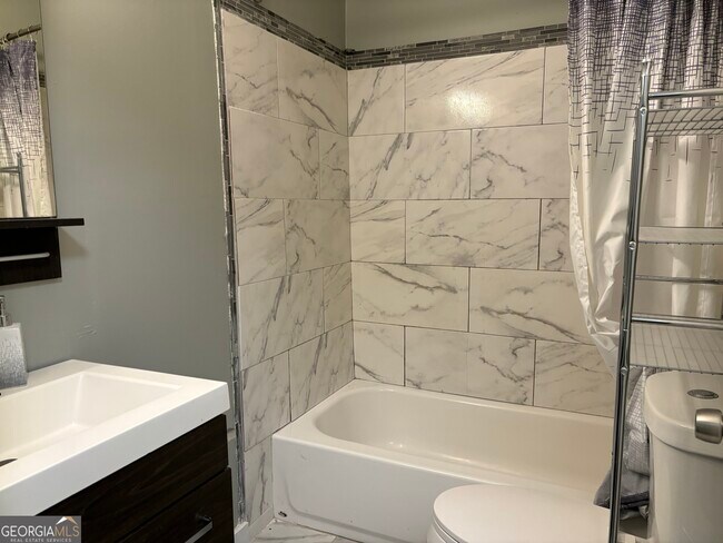 Building Photo - 979 Cone Rd