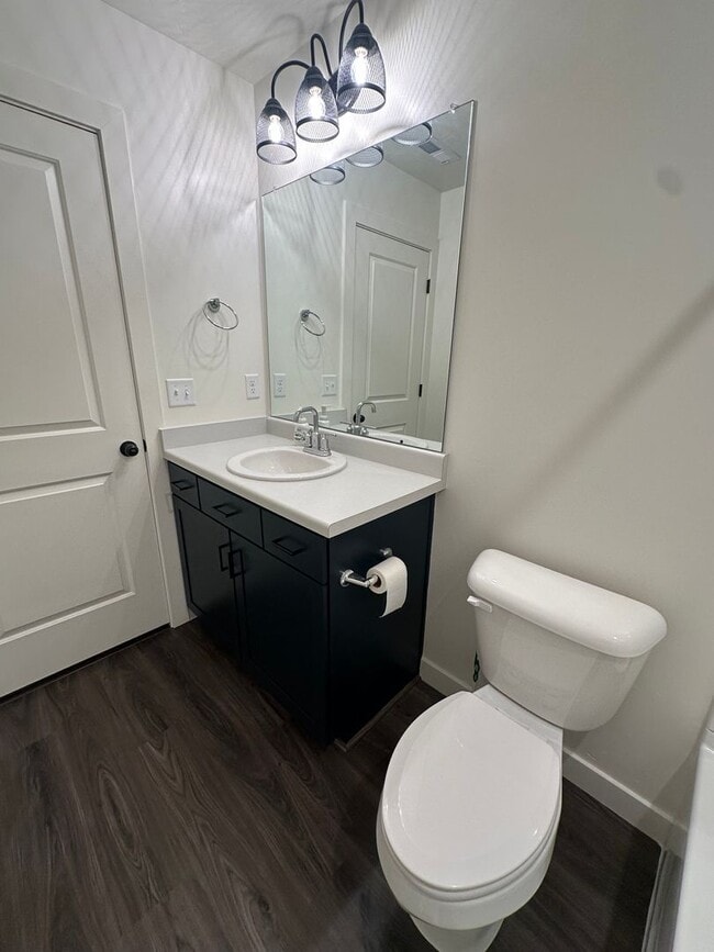 Building Photo - GORGEOUS EAGLE MOUNTAIN TOWNHOME!!!