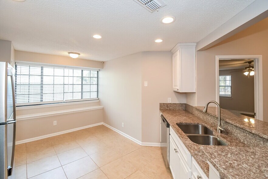 Building Photo - 11284 Southbury Pl