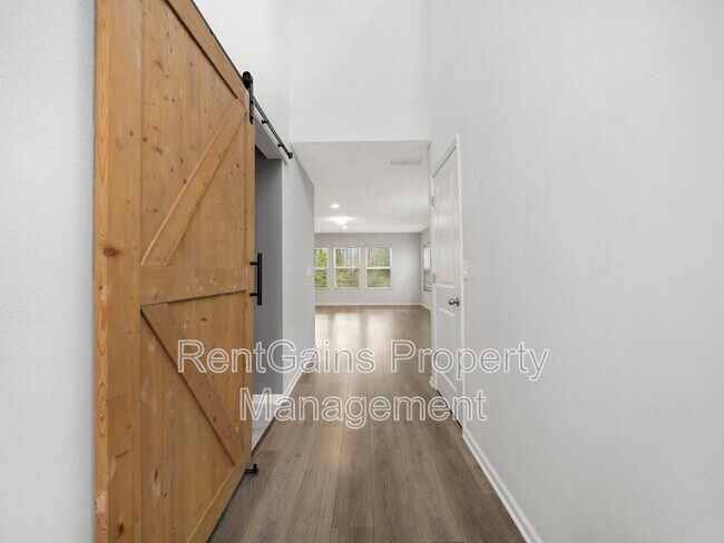 Building Photo - 597 Meadow Ridge Dr