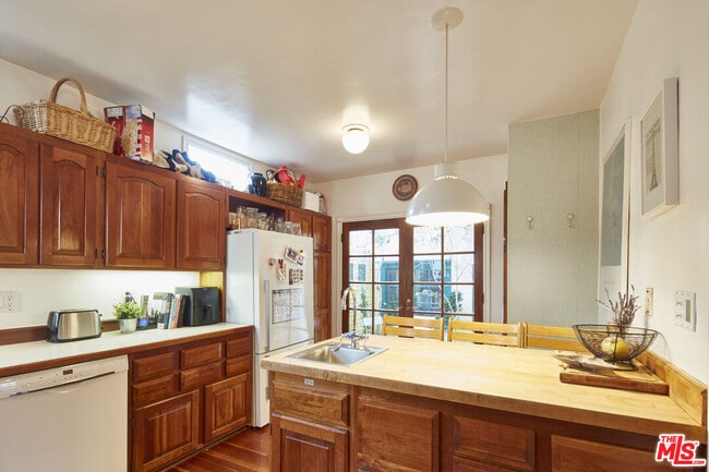 Building Photo - 453 Rialto Ave