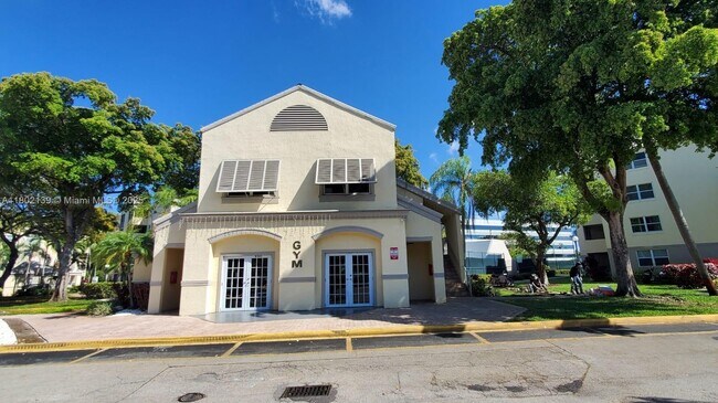 Building Photo - 8290 Lake Dr