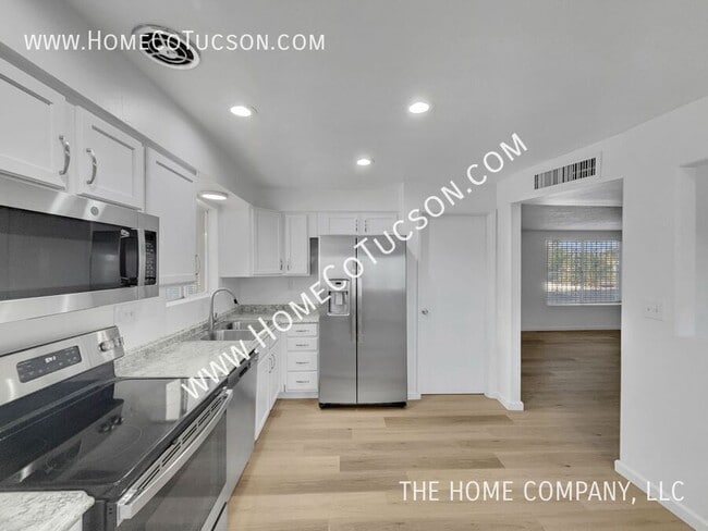 Building Photo - 8548 E Beverly St