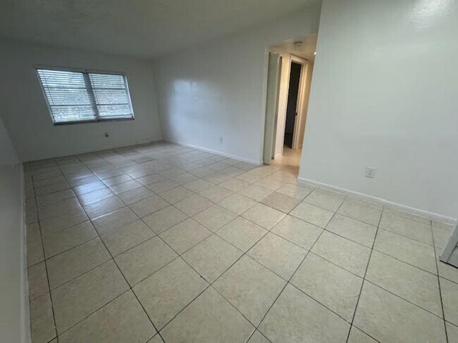 Building Photo - Lakeview Apartments