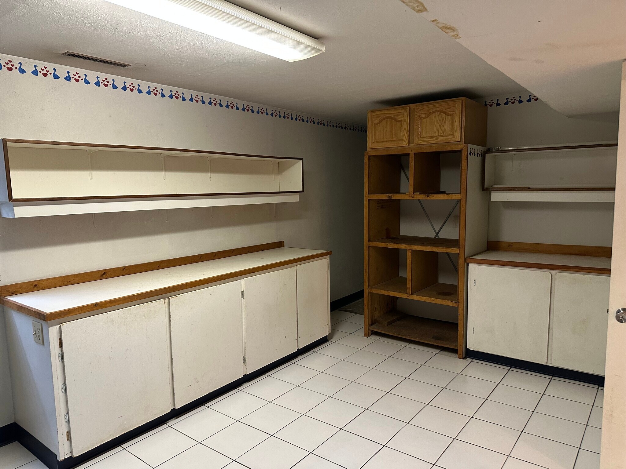 Large Laundry/ Storage Rm - 5777 Tuckerman Ln