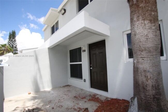 Building Photo - 479 NW 19th St