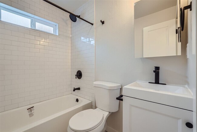 Building Photo - New Price!! Newly Remodeled 2BR/1BA House ...