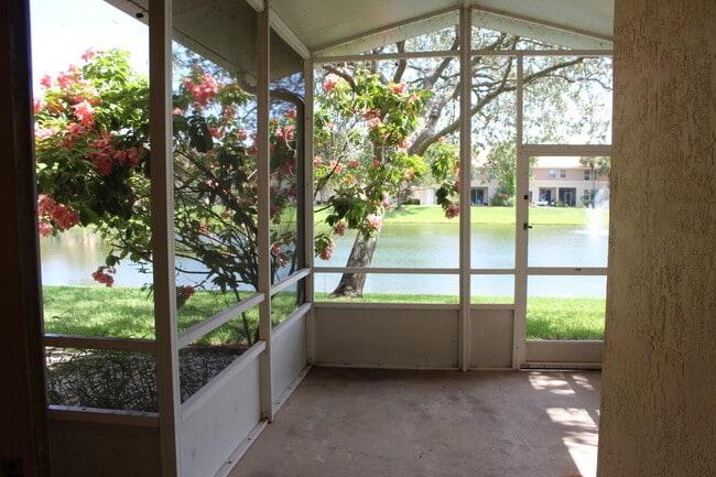 Building Photo - 266 River Bluff Ln