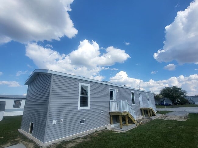 Building Photo - 8 Drake Ln