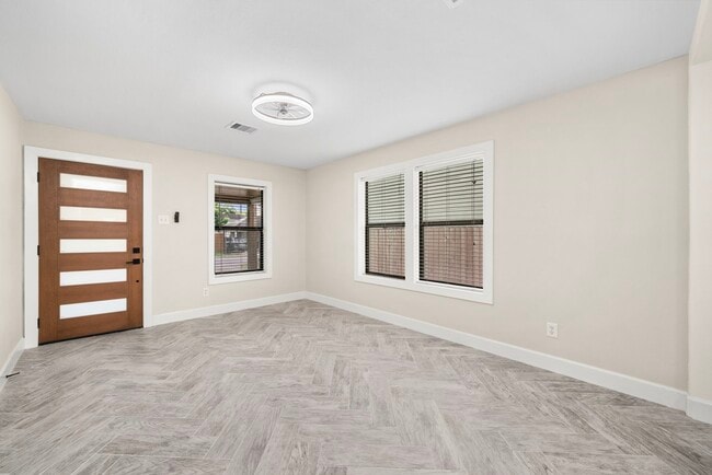 Building Photo - 803 E 29th St