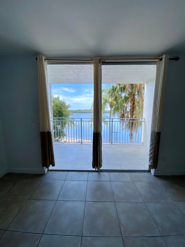 Building Photo - 750 NE 64th St