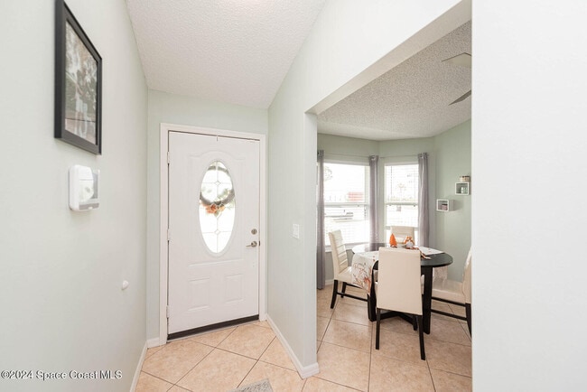 Building Photo - 721 Taluga Ave SE