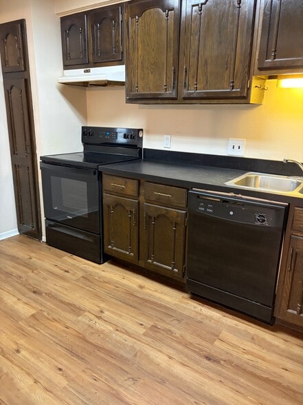 Building Photo - 41718 Bedford Dr