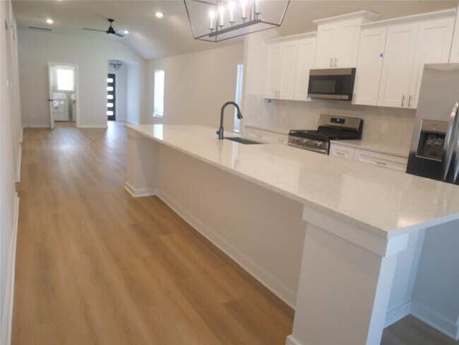 Building Photo - 6435 Downey Ln