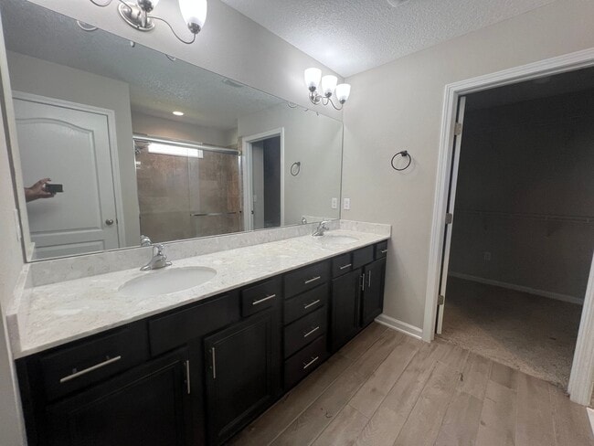 Building Photo - Great home in a gated community