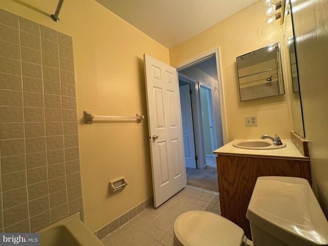 Building Photo - 802 Seminole Gardens