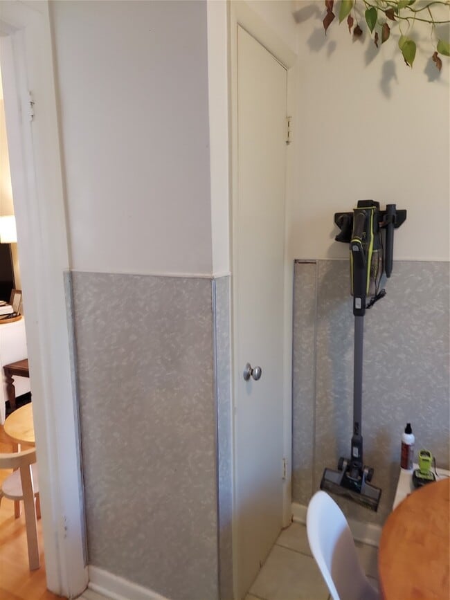 Building Photo - 2821 Eastgrove Ln