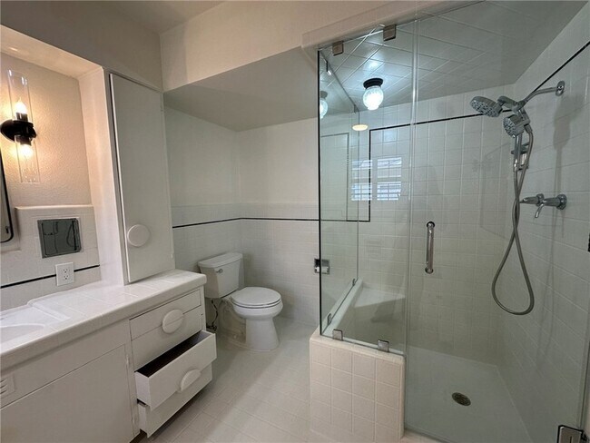 Building Photo - 301 Bermuda Pl