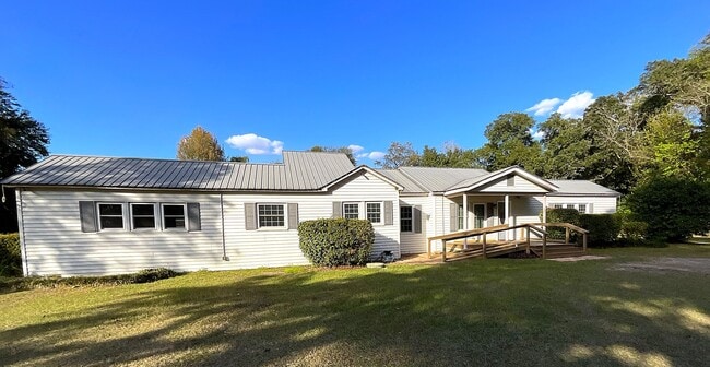 Primary Photo - Spacious 3/2 in Greenwood with Everything Included