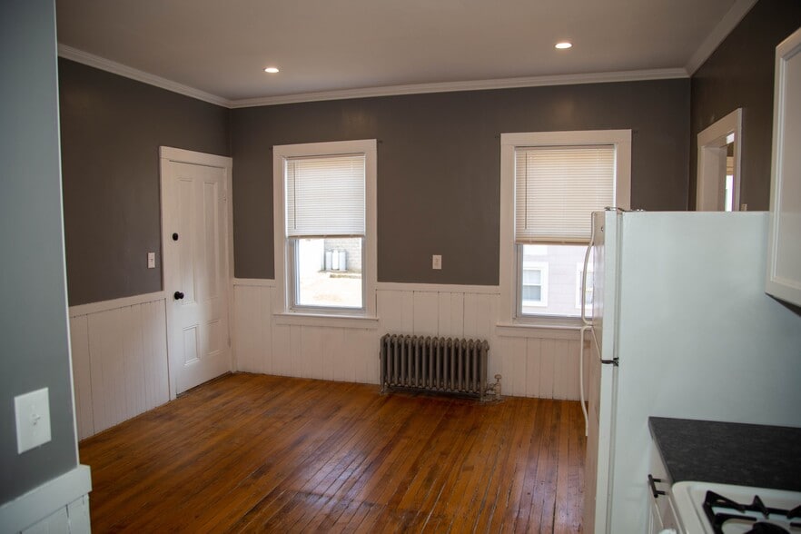 Building Photo - 95 Bradford Ave