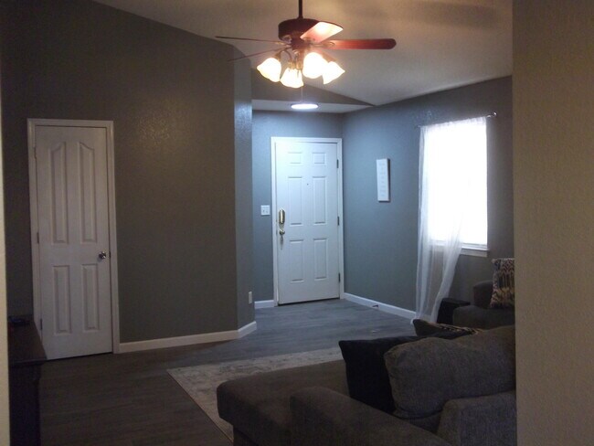 Building Photo - 4020 Tierra Inez Pl