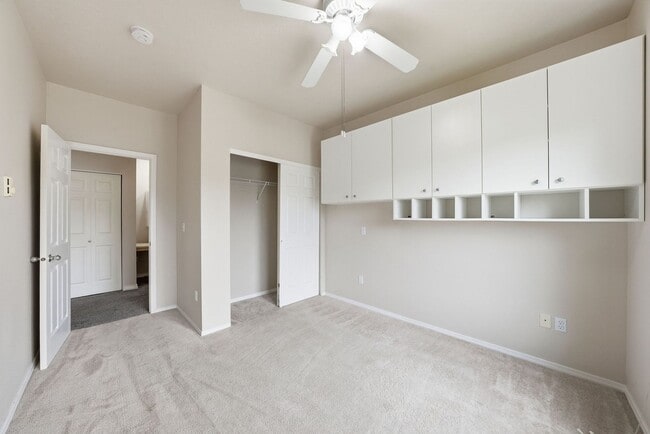 Building Photo - 22855 E Country Vista Dr