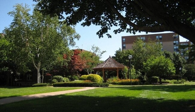 Building Photo - 170 Sisson Ave