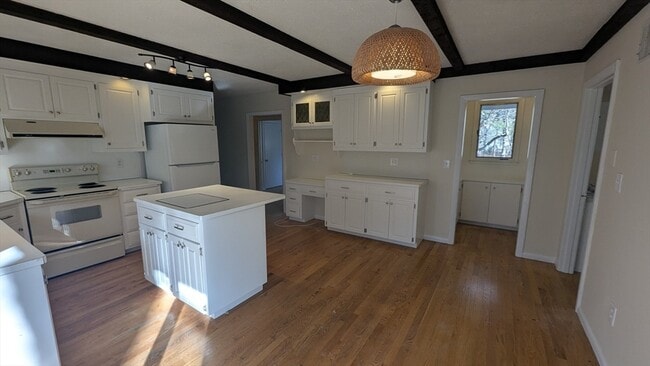 Building Photo - 10 Sherwood Ave