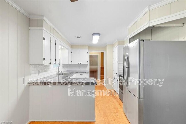 Building Photo - 4850 Ellen Ave