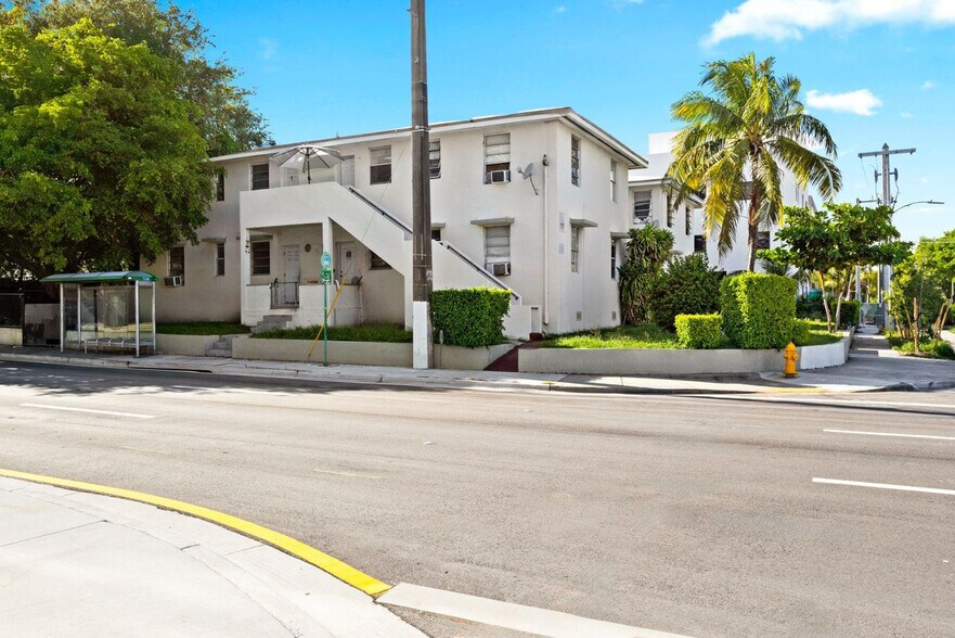 Building Photo - 680 SW 7th Ave
