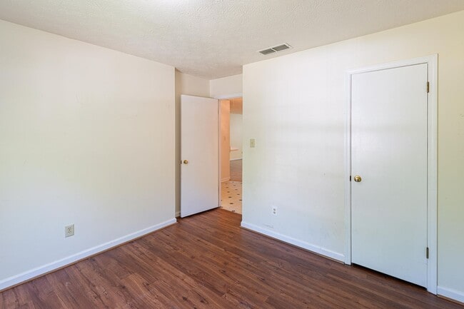 Building Photo - Updated 2BR Townhome Near Clayton State with Fenced Yard