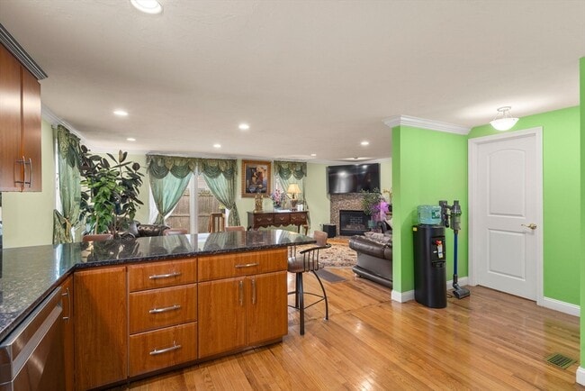 Building Photo - 215 St Mary St